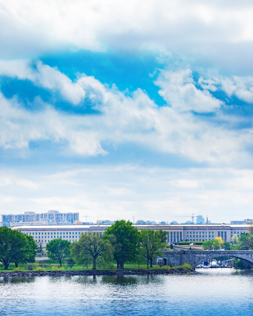 Comp_Nieshalla's tweet image. Today, I’m near the Pentagon remembering lives lost, first responders’ courage, and the unity that followed. Yesterday, we lost Charlie Kirk—a blow to free speech and open debate. In darkness, we stand for faith, family and freedom. Prayers for all the families.