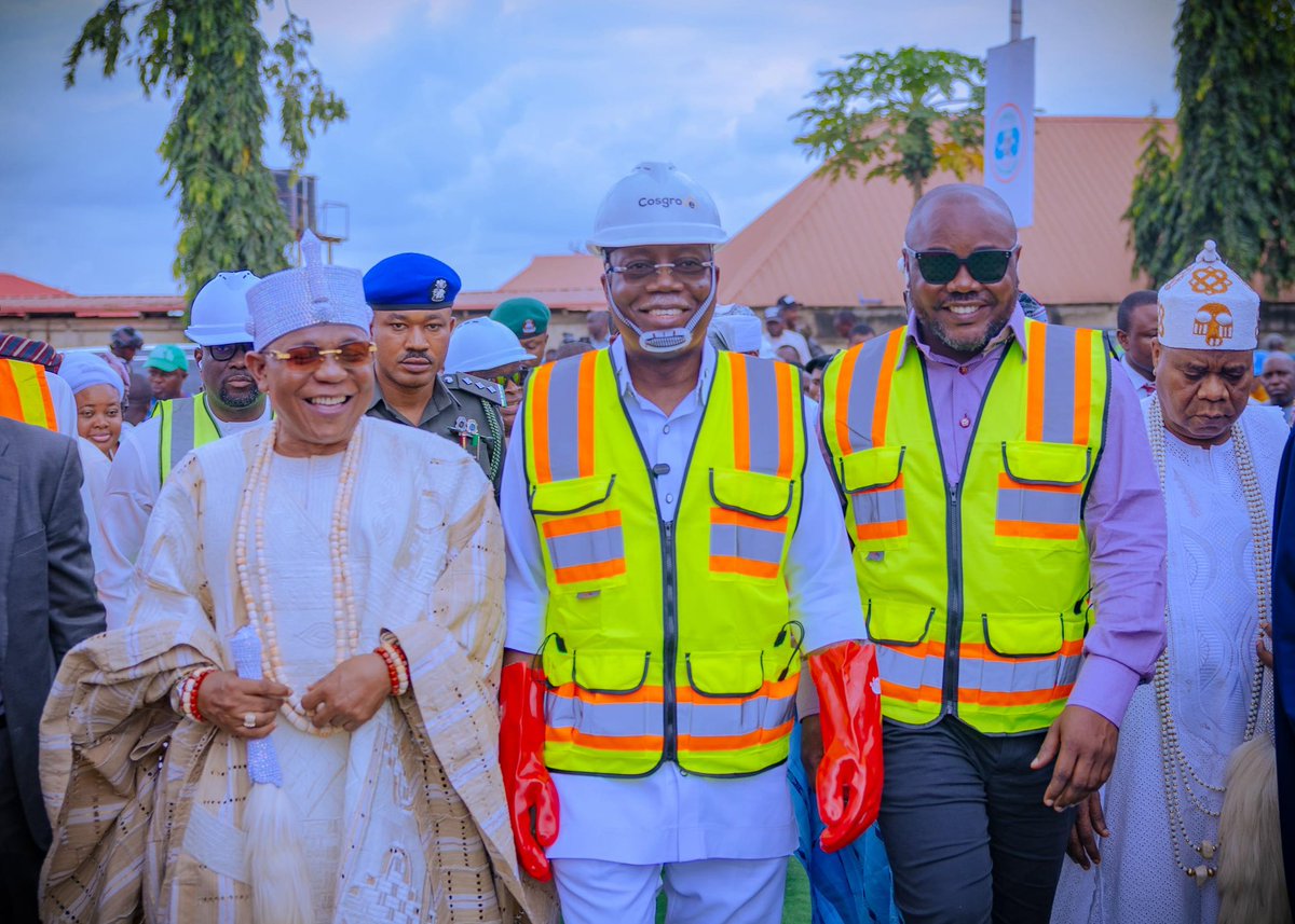 OndoStateOnline's tweet image. Gov. @LuckyAiyedatiwa has restated his commitment to making Akure a befitting state capital that rivals any in Nigeria.

He flagged off a 32-unit Exco housing project in Alagbaka as part of ongoing urban renewal. #OndoState #Akure #OurEase #OndoisLucky
