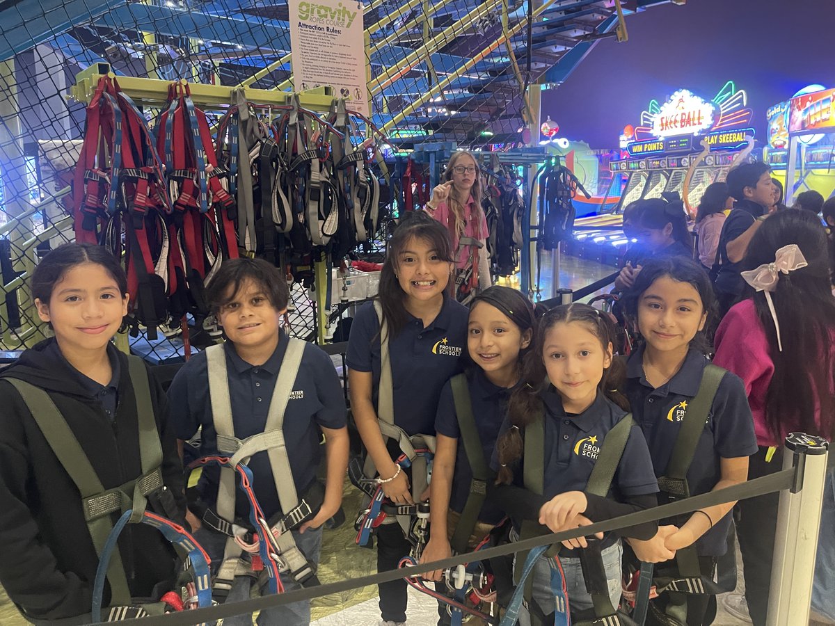 FrontierSchools's tweet image. 🎉 BIG CELEBRATION! 🎉

Our #FSIMiddle 4th–6th graders who scored Advanced/Proficient on the Missouri MAP Test bowled, played laser tag, tackled obstacles, ate pizza, and got $20 game cards at Main Event!

We&apos;re so proud of their hard work! 💙🚀 
#MAPSuccess #FrontierScholars