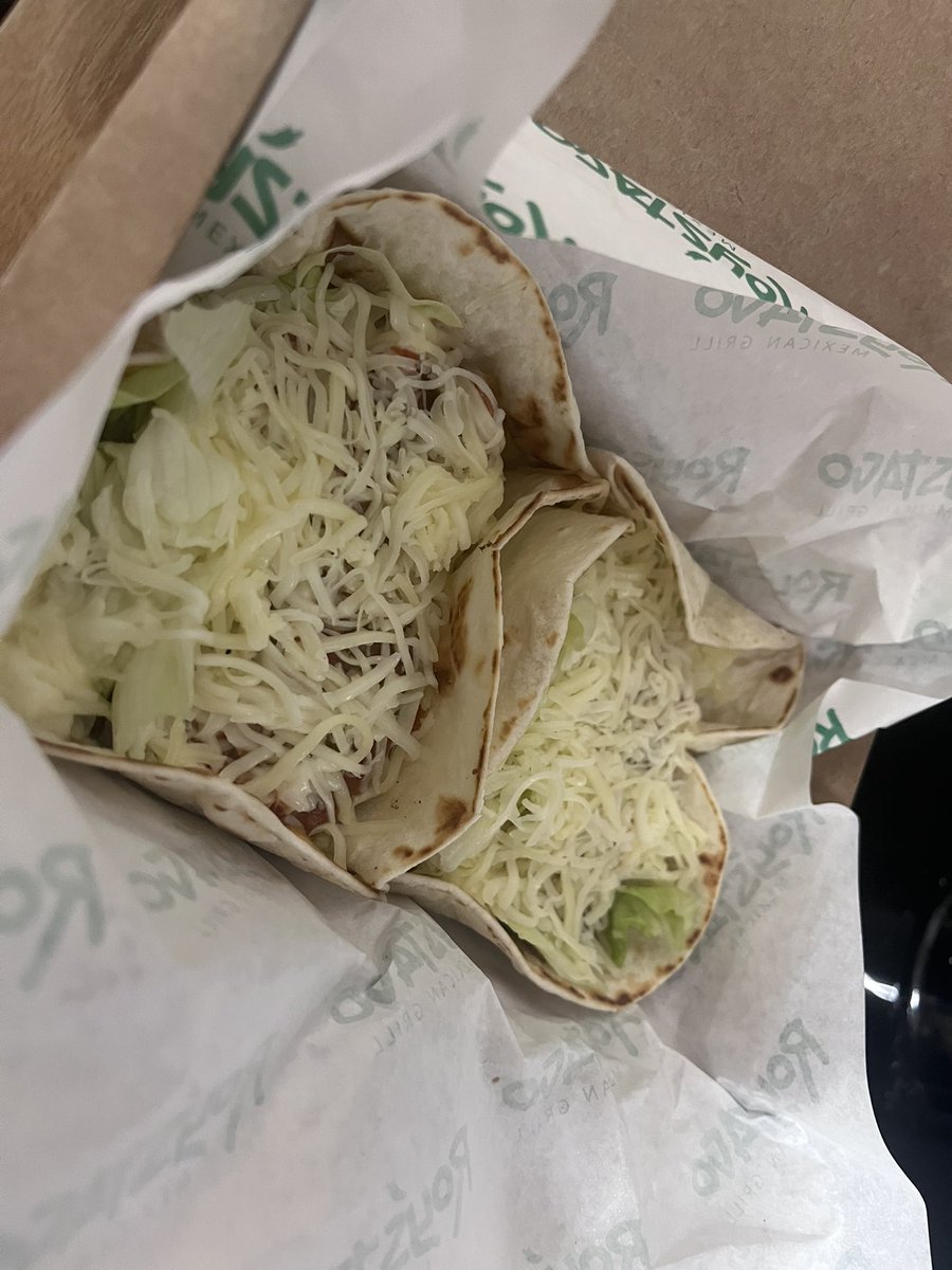 배고프다고 타코 사달라 했더니 
어딘가에 마음 따듯한 친구가 배달시켜쥼 👍👍👍