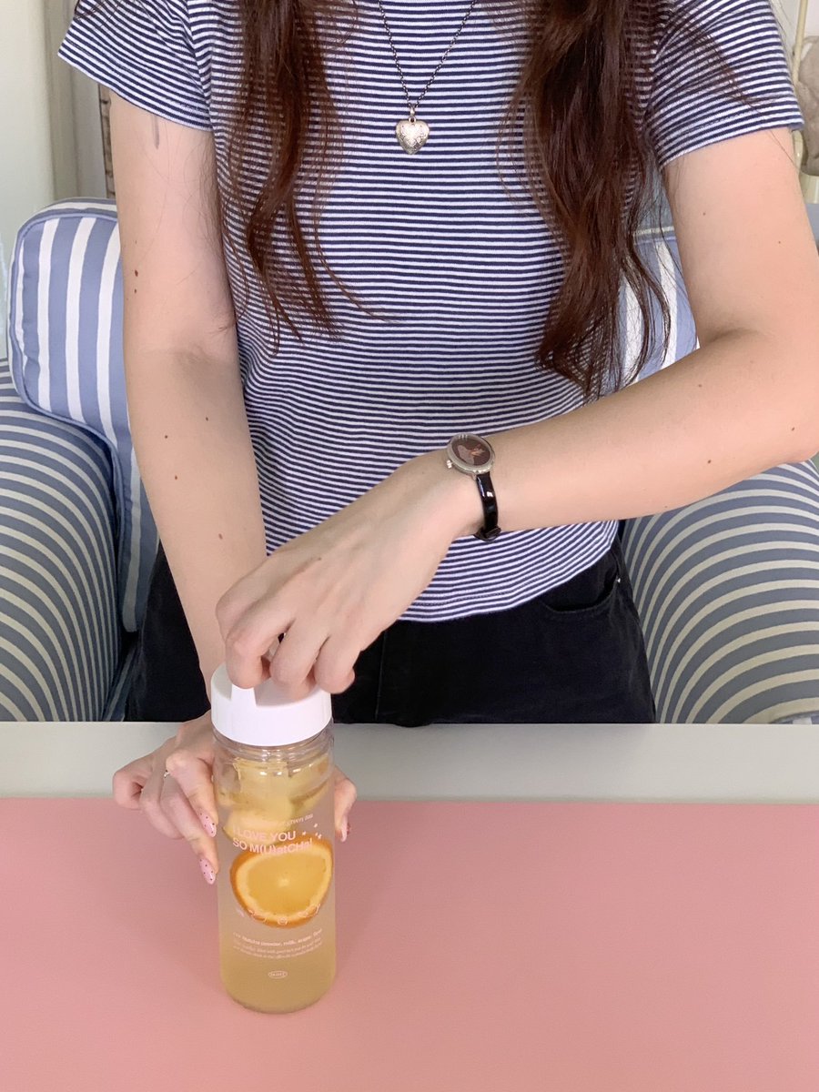 I love so m(u)acha! bottle🧋

ทัมเบลอร์ลายใหม่จาก olivet มาแล้วฮะ อันนี้จุได้ 500ml คับ แต่ว่าไม่เก็บความเย็น🥲 ใครสนใจพรีค่าตัวน้อง 590.- รวมส่งค่า

#olivet #พรีเกาหลี #พรีออเดอร์เกาหลี