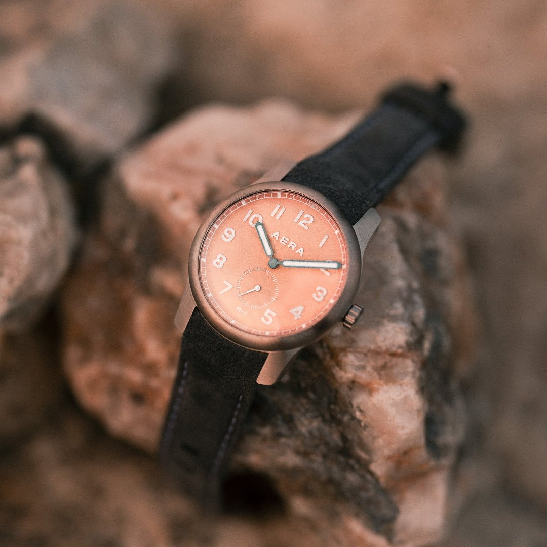 From desert missions to your wrist, meet the watch that rewrites adventure - the AERA M-1 Dune shifts with the light, from sandy tones under the sun to bold pink hues at dusk. 

#M1Dune #Rudells #AeraEngineering #AeraWatches