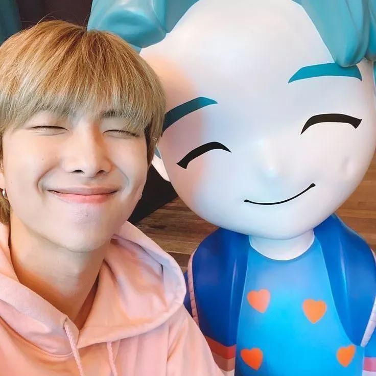 우리 남준이 행복만 하자🥰
다 잘될거야💜😘

#남준아_생일축하해
#변화는있어도_변함은없는_RM사랑
#남준만의_속도와_방향을_응원해
#나잇값하라구요_남준이는싫어용
#오늘도Namjooning
#HappyRMDay