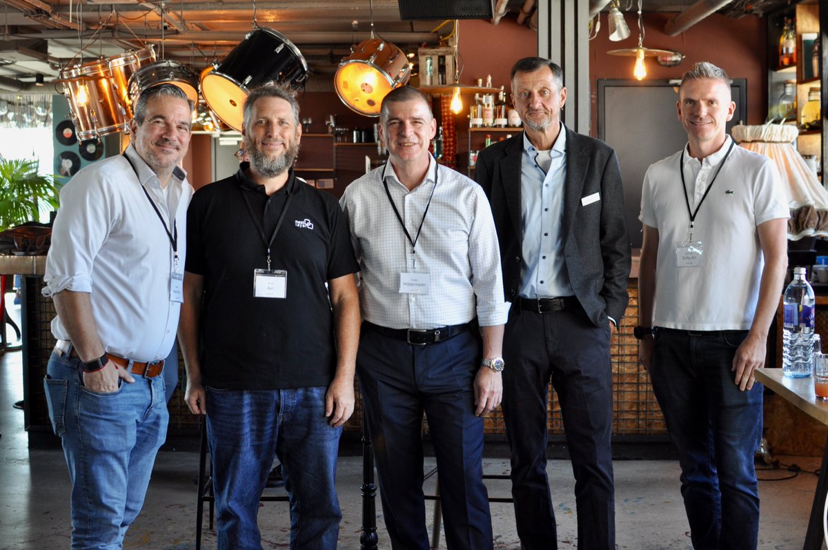 next_layer's tweet image. Partner-Kickoff 2025 über den Dächern Wiens! ☀️
Heute durften wir unser erstes Partner-Event feiern mit spannenden Vorträgen unserer Kollegen, Frühstück und vielen Sonnenpausen auf der Terrasse.
Ein großes Dankeschön an alle unsere Partner:innen für den gelungenen Auftakt!🙏🏼