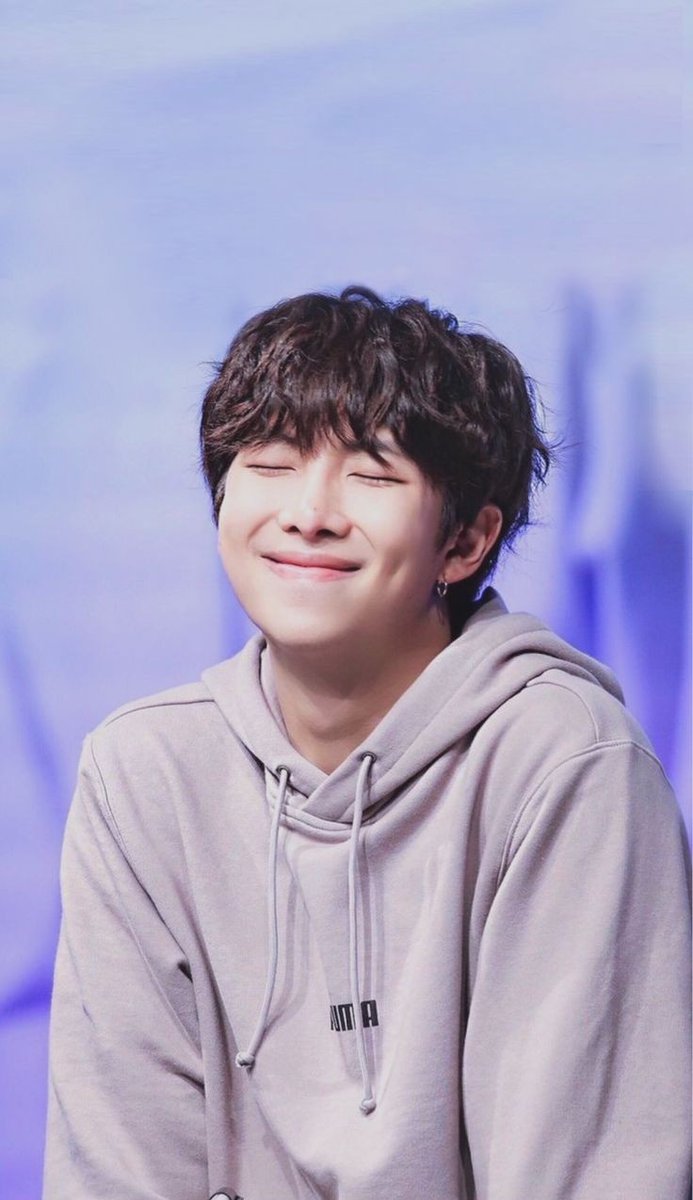 목소리로, 가사로 늘 위로와 마음을 전해주는 우리 준이
맛난거 많이 먹고, 생일날 만큼은 우리 준이가 많은 사람들의 사랑과 마음을 받는 날이 되기를🙏

#남준아_생일축하해
#변화는있어도_변함은없는_RM사랑
#남준만의_속도와_방향을_응원해
#나잇값하라구요_남준이는싫어용
#오늘도Namjooning