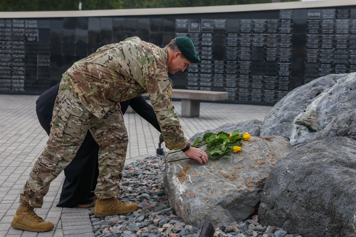 USSOCOM's tweet photo. USSOCOM held its 9/11 Remembrance Ceremony at the SOF Memorial to honor the lives lost.
MG Beaurpere: “Service to our nation brings us together. All generations have gathered around this principle and dedicated themselves to being a part of something bigger.”
We reflect on the resilience and unity shown in the days that followed.
#NeverForget #USSOCOM