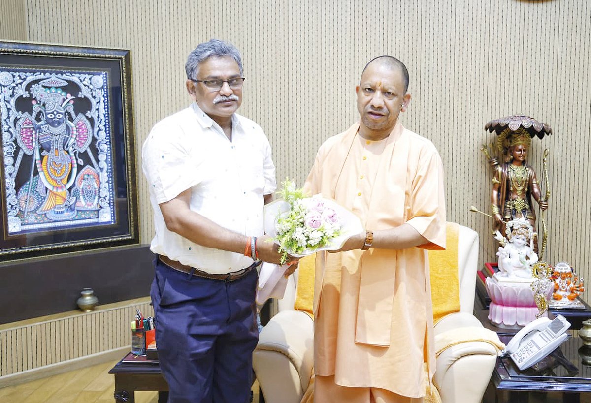 मुख्यमंत्री श्री <a href="/myogiadityanath/">Yogi Adityanath</a> जी महाराज से आज लखनऊ में CSIR-NBRI के निदेशक डॉ. अजीत कुमार शासनी जी ने शिष्टाचार भेंट की।