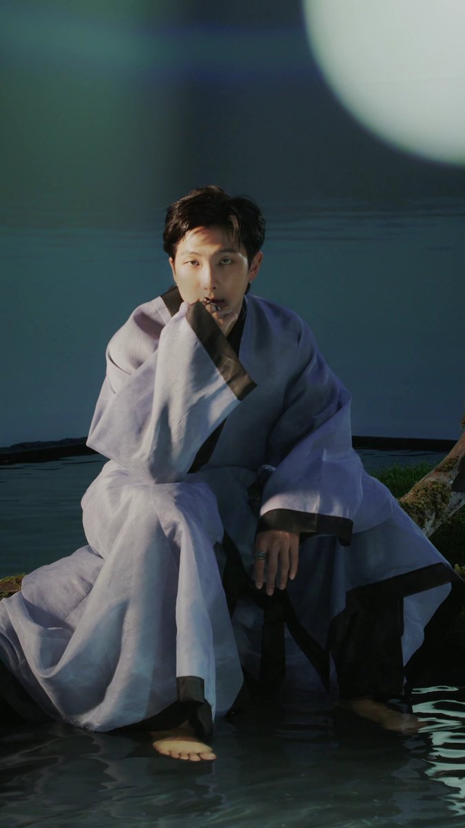 천재시인참리더귀여미 남준아 생일축하해 🎂 💜 
#남준아_생일축하해
#변화는있어도_변함은없는_RM사랑
#남준만의_속도와_방향을_응원해
#나잇값하라구요_남준이는싫어용
#오늘도Namjooning

남주니형 !! 생일 추카해요 !!

#HappyRMDay