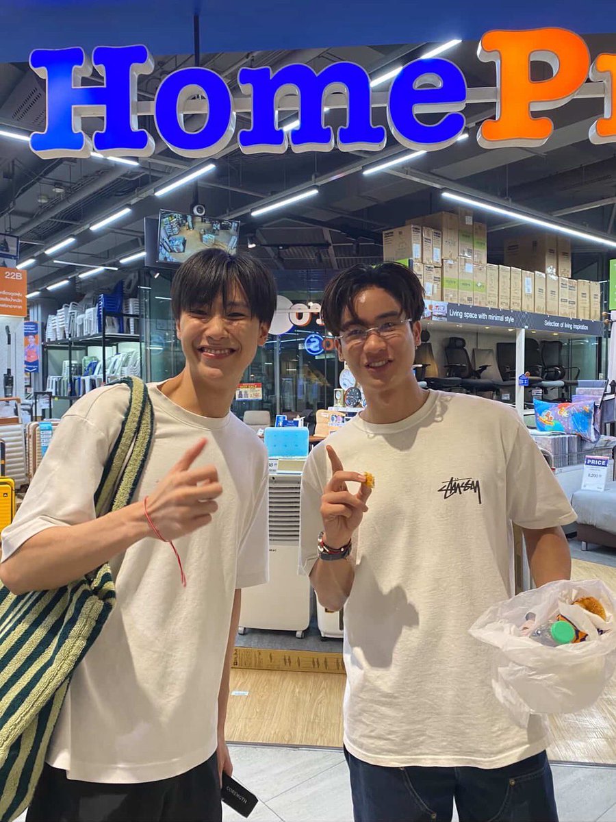 puy270's tweet photo. @angangang_D ฝากกรี๊ดเมนเราด้วยค่ะเดินตามหลังพี่เตอยู่ชื่อจูเนียร์ปณชัยค่ะ🥰
แปะรูปพร้อม🌞 https://t.co/mrjRCMew2Q