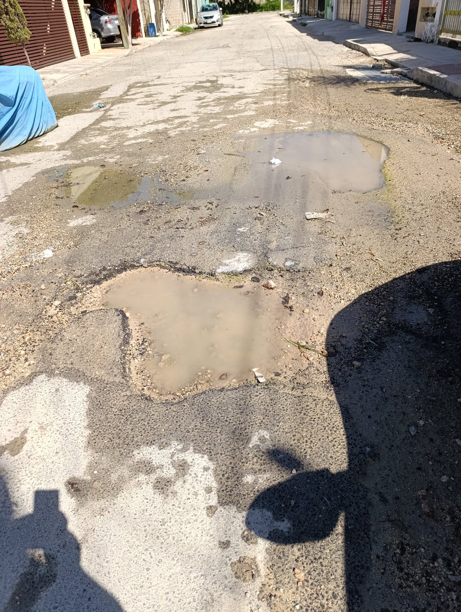 Drstranger79's tweet photo. @JAPAYOficial 
@AyuntaMerida
Fuga de agua ya con reporte y no se ha revisado, cada vez esta más profundo..  ya tiene folio de reporte y no le dan seguimiento 
Folio 2024248139 https://t.co/OGGcyTjqwy