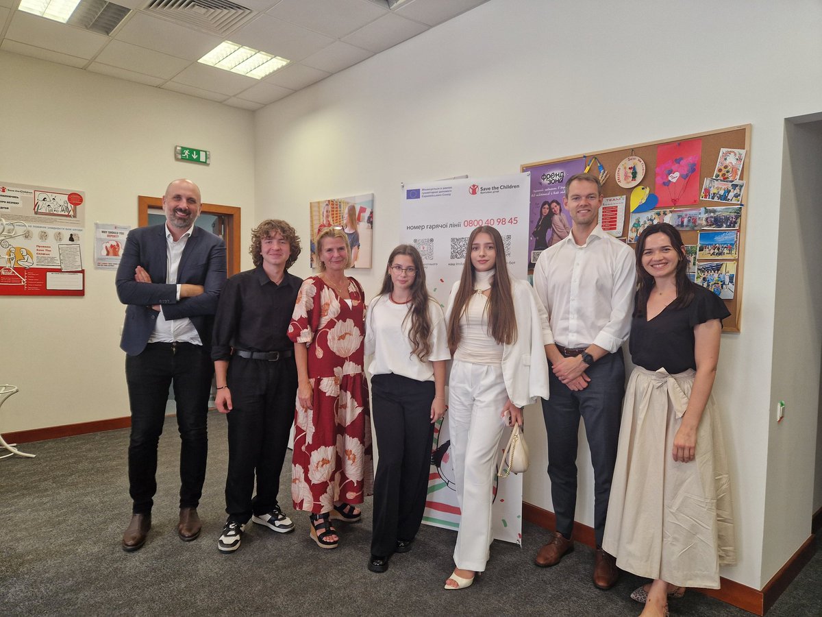 UkrEdCluster's tweet photo. Children Advisors to the Education Cluster in #Ukraine met today with the delegation from Sweden 🇸🇪 explained the barriers to learning during war and advocated for supporting voices of children in decision-making. 'Officials must listen to us' they highlighted.
#EiE #children https://t.co/36N1UR4Hnj