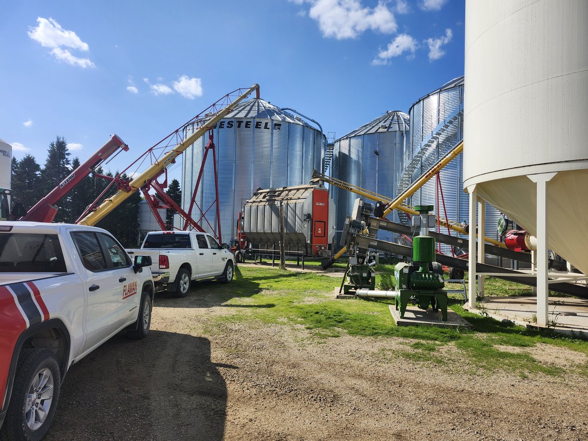 Another #walinga #pneumaticconveying solution installed by <a href="/flamangroup/">Flaman Group of Companies</a> in Saskatchewan. This #ultraveyor air system is conveying wheat approx 200' at roughly 1000 bu/hr. #toughtobeatinthelongrun #grainconveyor #grainsystems #airsystems