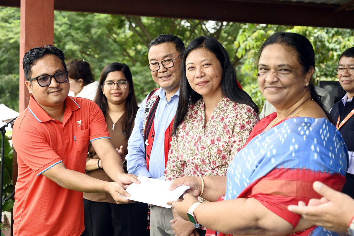 JakhaluHekani's tweet photo. Campaign on saturation of financial inclusion scheme reached our constituency  #Bade #Dimapur3 . Grateful to @bankofbaroda headed by ED Madam Beena Vaheed for the effort to make sure our people get access to opportunities. 

Also happy  to give away Sanction letter to 18 MSMEs. https://t.co/Em6u3szF3M