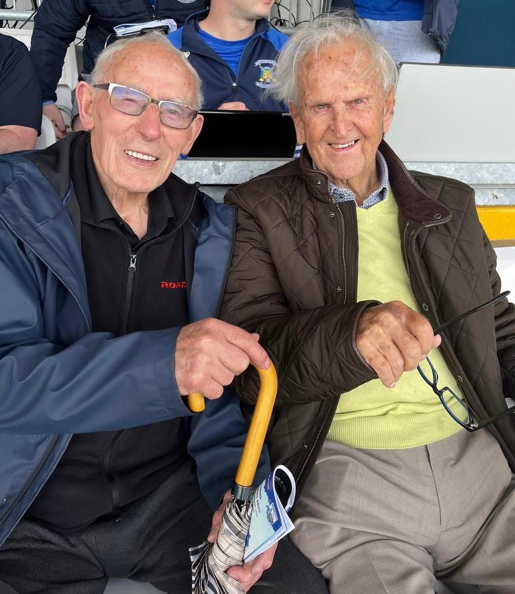 A superb photo from Sunday’s Waterford Senior Hurling Championship Final at Walsh Park courtesy of Kieran O’Connor. 

Larry Guinan (87) and Michael O’Connor (95) - members of the last Waterford team to win the All-Ireland Senior Hurling Championship 🏆 

Both in great spirits.