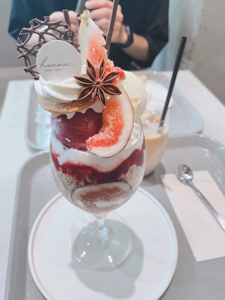 今日はぽちゃ専タグでフォローしてDMで仲良くなったフォロワーさんとカフェデートして来ました〜💜
カンチャンズッポシはぽっちゃりじゃないデブやって言うてる人、聞こえてるぞ〜🤬
逆に聞かせてよ、皆んなの言うぽっちゃりはどこまで？私は胸よりお腹が出てたらデブやと思う🐷
ケースバイケース〜🫧