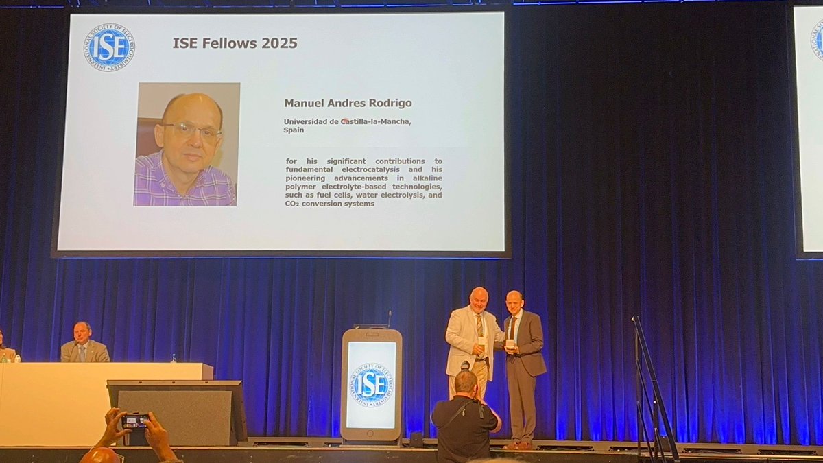 E3LGroup's tweet photo. 👏 Congratulations to our colleague @mandresrodrigor on being named an ISE Fellow 2025 🎓🏅. A well-deserved international recognition of his outstanding contributions to electrochemistry #ISEMainz2025 
#ISEFellows2025 #Electrochemistry #ISECommunity https://t.co/oAihizJK6Q