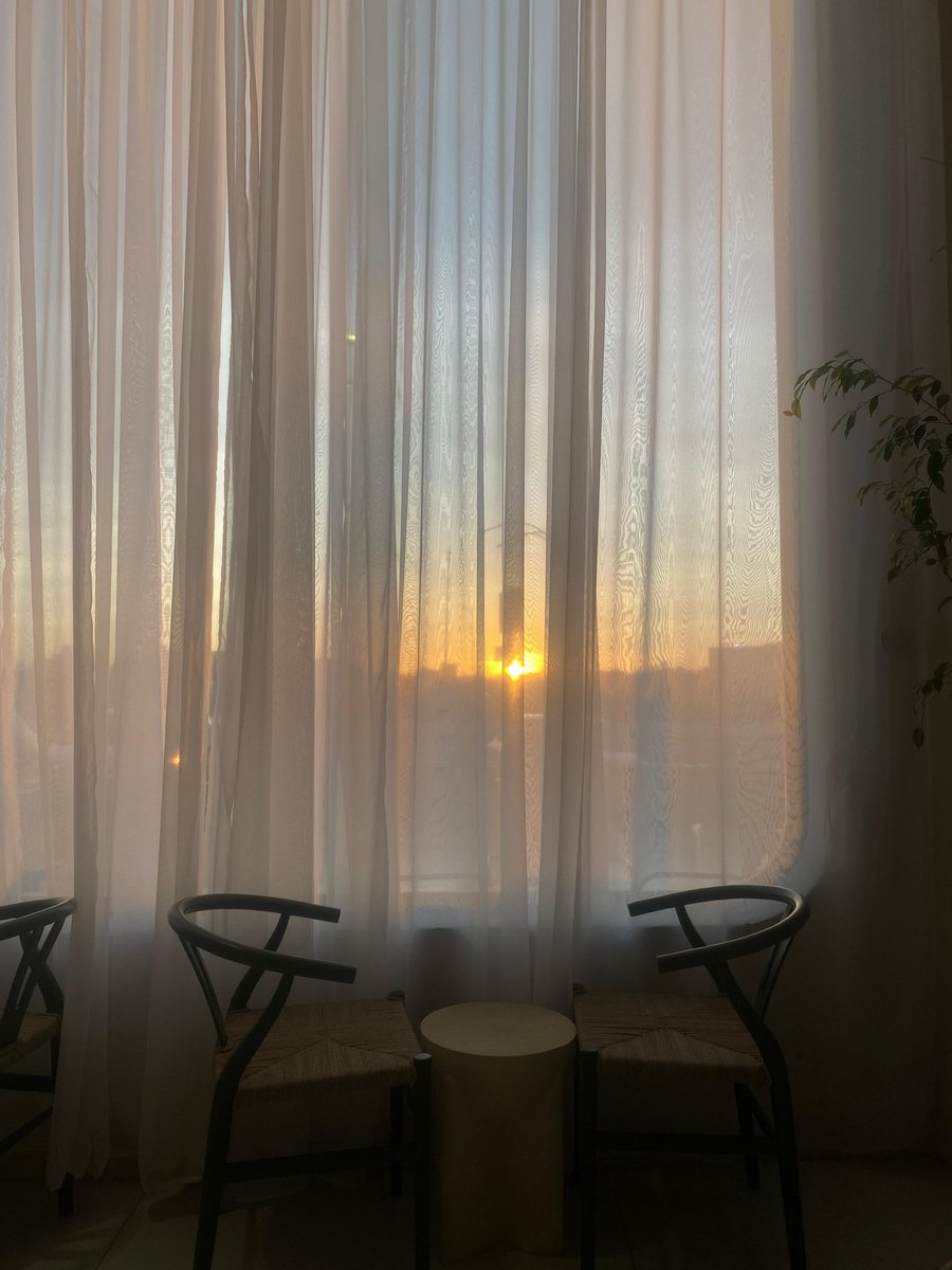 لا شيء يلفت الإنتباه سوى المحبة ولين القلب ، والرحمة وجبر الخواطر أشياء بسيطة قادرة على سرقة القلوب
#مساء_الخير