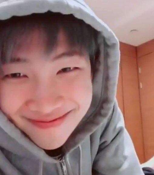 توییت میزنید دیگه برای مونی آره؟

HAPPYBIRTHDAYRM
INSILVERCLOUDSWITHRM
KEEPSHININGNAMJOON
#HappyNamJoonDay 
#HappyBirthdayRM 
#RMDay2025