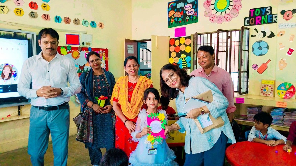 kviim_lucknow's tweet photo. NCERT Delhi faculty members Dr. Sandhya Sangai and Dr. Romila Bhatnagar visited PM SHRI K.V. IIM Lucknow today. They surveyed all sections of Balvatika classes and engaged positively with children, staff, and parents. An inspiring visit for the holistic growth of the school! https://t.co/o2oI6i4cZL