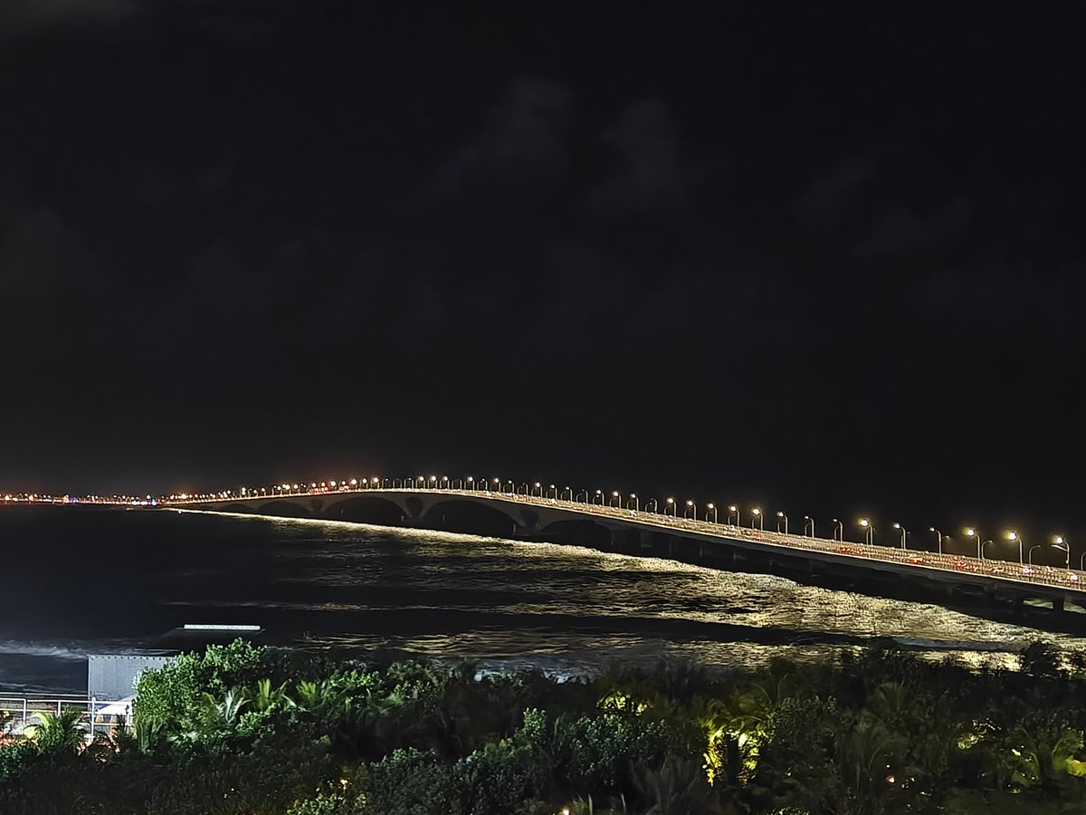 After the heavy rain, the China-Maldives Friendship Bridge is like a golden dragon between the sea and the clouds. No matter the wind and rain, it is as firm as the friendship between the two countries. 
Good night, Maldives.