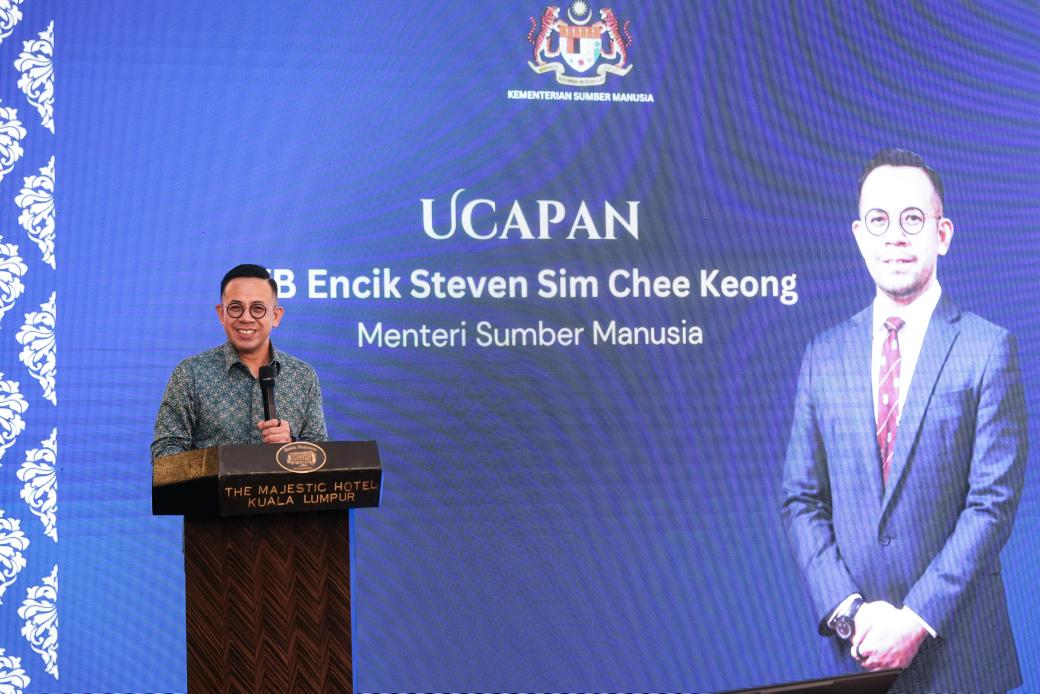 mykesuma's tweet photo. 📢 Majlis Aprisiasi RUU Pekerja Gig 2025 diadakan bagi menghargai warga KESUMA atas kejayaan penggubalan RUU ini.  

YB Menteri tegaskan, ini bukan penamat — tetapi permulaan kepada pelaksanaan demi masa depan pekerja gig yang lebih adil &amp; terlindung.  

#RUUGIG #KESUMA https://t.co/qtZeO7sVqe