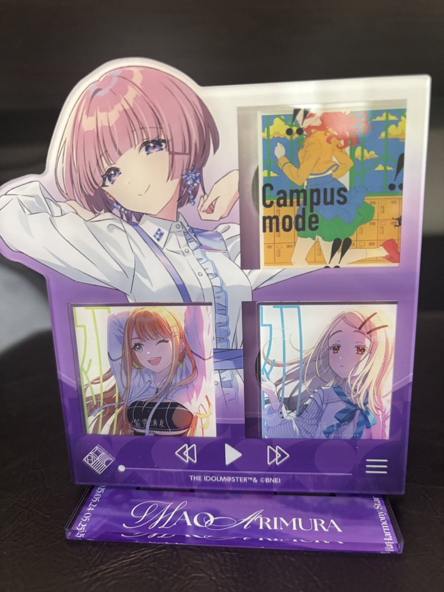 この麻央先輩アクスタ買ってよかったー！
中身を入れ替えられるの楽しいし何より可愛い💜
麻央先輩のスタンドなのに咲季ちゃん清夏ちゃんと広ちゃんも入れられるのおもろい
パネルの種類もっと増えないかなあ
#学マス