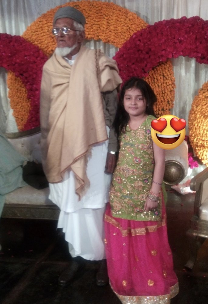 دادا ابو آج آپ کو ہم سے جدا ہوئے ایک سال ہو گیا ۔۔آپ نے زندگی کے 105 سال بہت خوبصورتی سے گزارے ۔۔ہم بھائی اور بہنیں آپ کے سب سے چھوٹے پوتے پوتیوں میں سے ہیں ۔۔۔تو ایسے لگتا ہے صرف ہمارے دادا ابو فوت ہوئے ہیں 💔۔۔۔۔ اللہ آپ کو جنت الفردوس میں جگہ عطا فرمائے ۔۔اور ہمارا ایک ایک نیک