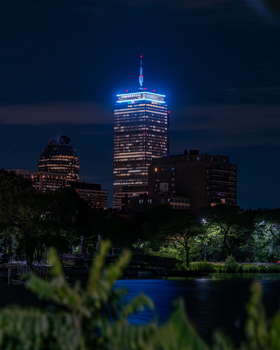 OpticalMD's tweet image. Boston shines blue. 💙
A light of remembrance. A city that never forgets. #NeverForget #Boston #NeverForget911