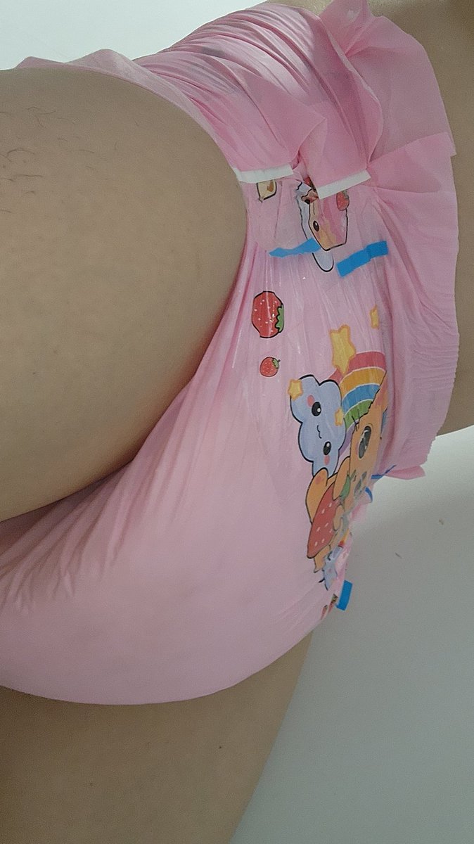 Jae_teii's tweet photo. Had a new #rearz! Smells like strawberry but would prefer the other scented ones, which last longer. This strawberry scent is gone after about 2 wetting. #abdl ##diaperlover https://t.co/kBQcUFvhQw