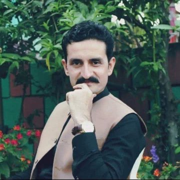 یہ ایبٹ آبادسے تعلق رکھنے والے جنید علی ہیں جنہیں کل لاہور انسدادِ دہشتگردی جیل ٹرائل کورٹ نے نو مئی کے مقدمے 109/23 میں 10 سال قید کی سزا سنائی۔
جنید علی کی والدہ بیٹے کی سزا کی خبر سنتے ہی ہارٹ اٹیک سے انتقال کر گئیں۔کل دن 11 بجے ایبٹ آباد میں جنید علی کی والدہ کا جنازہ ہے۔
جج