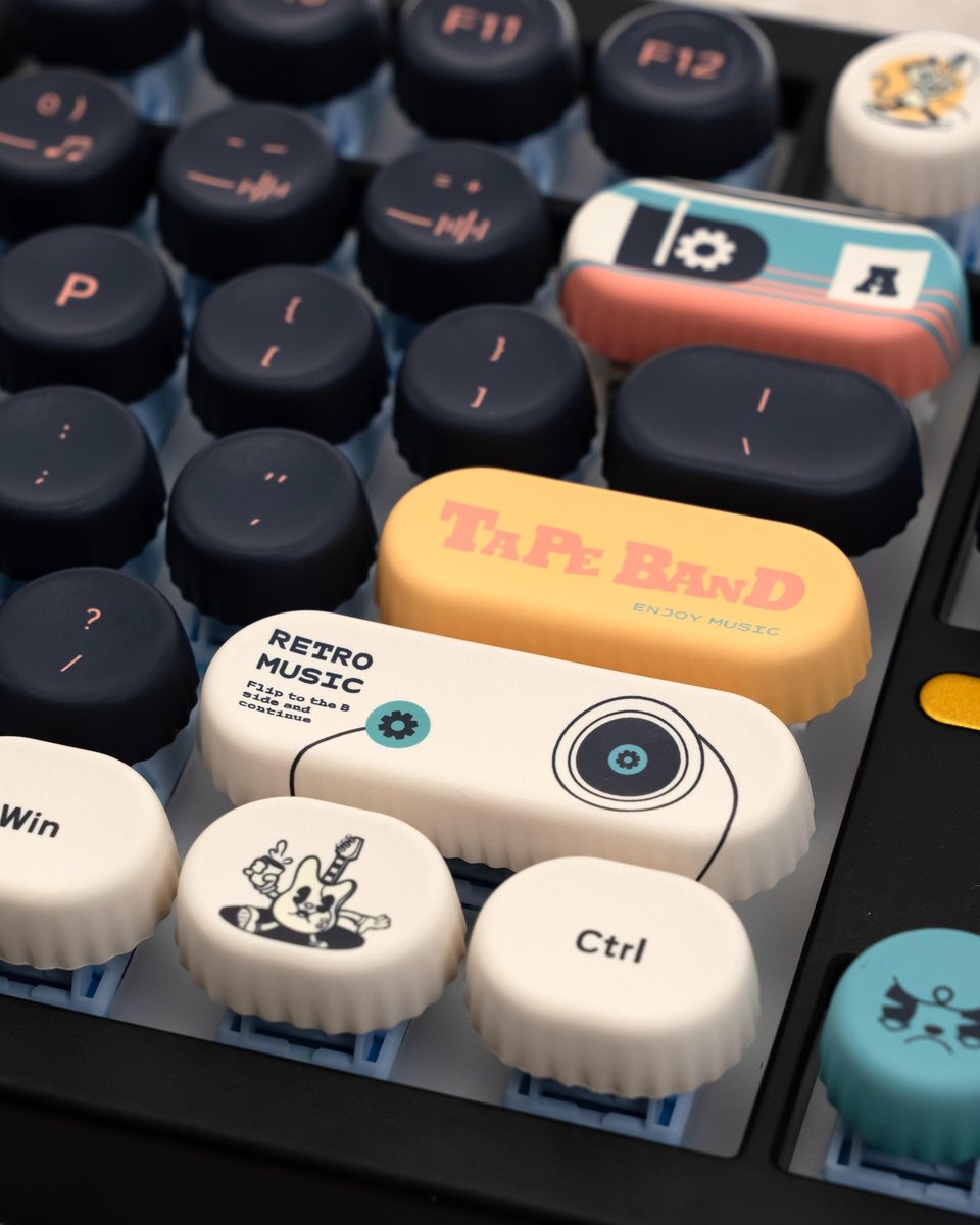 𝗔𝗸𝗸𝗼 𝗕𝗼𝘁𝘁𝗹𝗲𝗖𝗮𝗽 𝗞𝗲𝘆𝗰𝗮𝗽𝘀

Designed to resemble real bottle caps, the new BottleCap profile features a uniform height and detailed side ridges.
Typing is never boring!

en.akkogear.com/d2e0