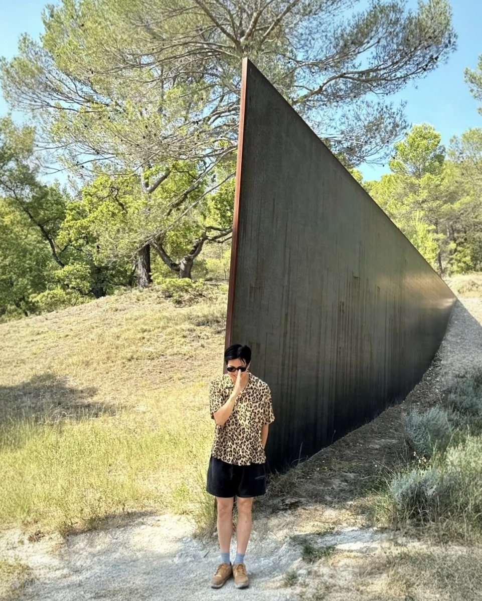 우리남준이 생일축하해🥳🎉🎉
HAPPY BIRTHDAY RM
IN SILVER CLOUDS WITH RM 
KEEP SHINING NAMJOON
#HappyNamJoonDay 
#HappyBirthdayRM 
#RMDay2025 
#CelebrateKingNamjoon
#RM_TheCulturalBridge 
#KingOfLyricsRM 
#BornToBeNamjooning 
#NamjooningTheNation 
#ForeverArtistRM