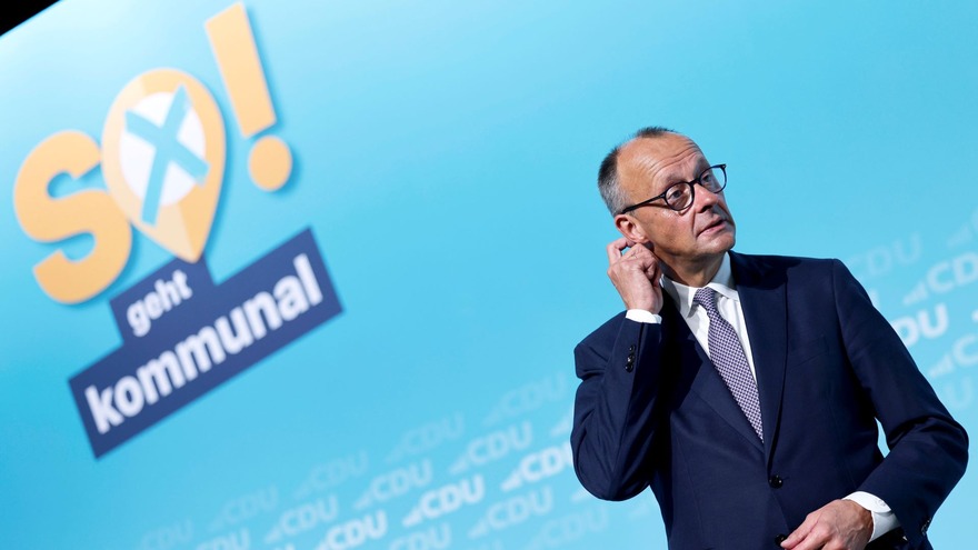 #phoenixrunde | Nervöser Blick auf NRW - Stimmungstest für den Bund?
Alexander Kähler diskutiert mit
- Kerstin <a href="/KMuenstermann/">Kerstin Münstermann</a> Rheinische Post
- Oliver W. Lembcke Ruhr-Universität Bochum
- Tobias Blasius <a href="/WAZ_Redaktion/">WAZ</a>
- Clemens Tangerding <a href="/CMTangerding/">Clemens Tangerding</a> Historiker
📲 18 📺 21 Uhr