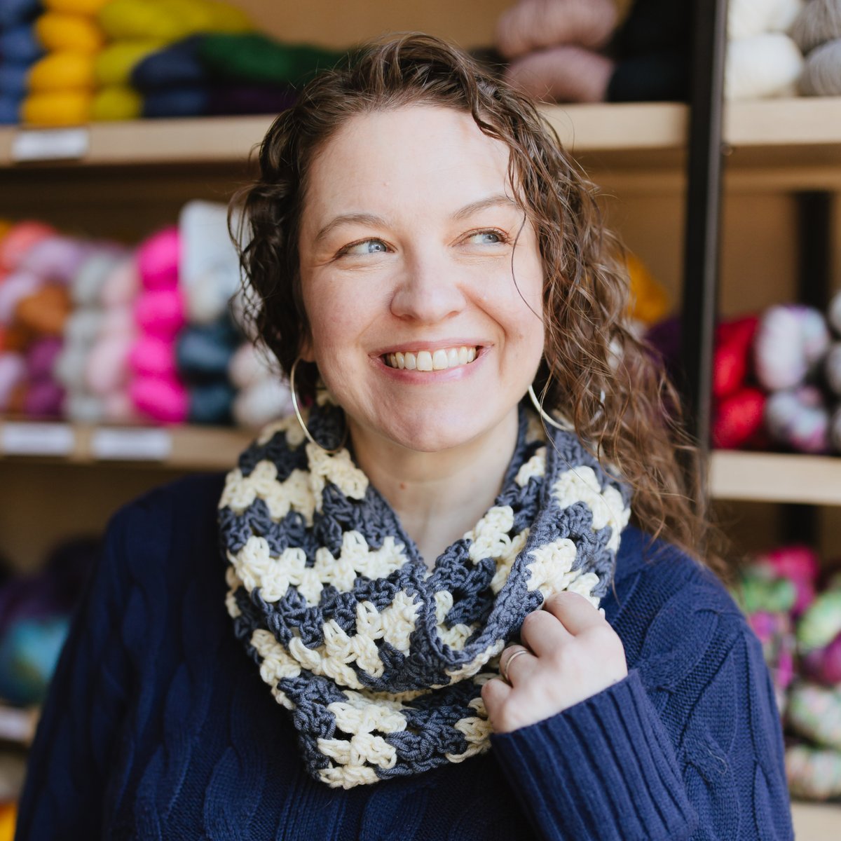 New Free Moogly #Crochet Pattern! 💨
Introducing the Windy City Cowl! 🥰 This quick crochet project will keep you warm and snug in any weather. Pick your favorite colors of Caron Simply Me and make it whatever length you desire!
✅Get it here: mooglyblog.com/windy-city-cow…