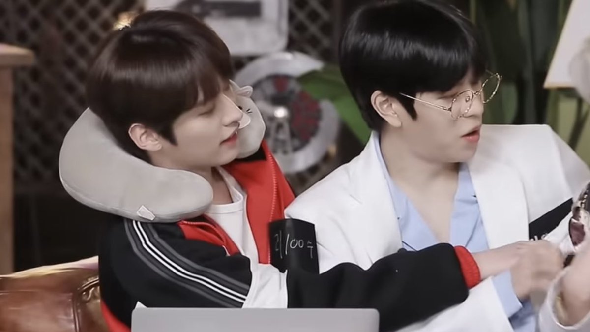 그래도 내 마음속 압도적 부캐 1위
김닥리백
애초에 설정이 미쳤슨
치과 의사랑 그 병원 백수 건물주라니