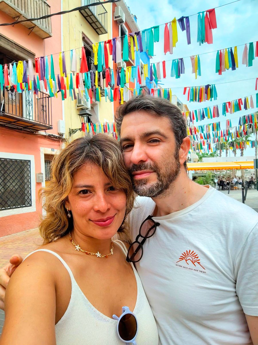 GiselMusic's tweet image. Resumen de lo sabroso que la pasamos con mi @roynmh en nuestro primer viaje al mar desde que llegamos a #España.

Nos decidimos por #villajoiosa por ser un antiguo pueblo pescador, adornado por casitas de colores (pintadas así para identificarlas entre los propios pescadores)