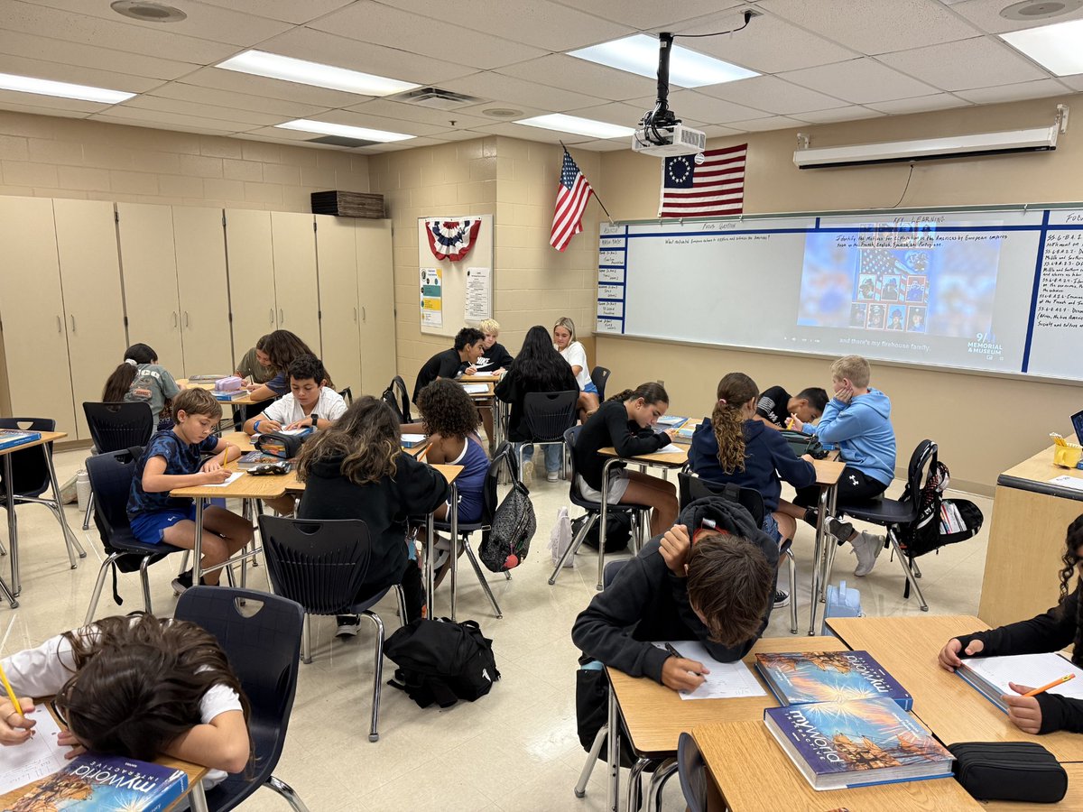 MsMcCracken1's tweet image. After learning about 9/11, each table group in Mr. Figueroa&apos;s class writes their thoughts and what they would say to the families who were a part of this historical event.  #RusheNation #SoaringtoExtraordinary #RavensFueltheFire @rushemiddle