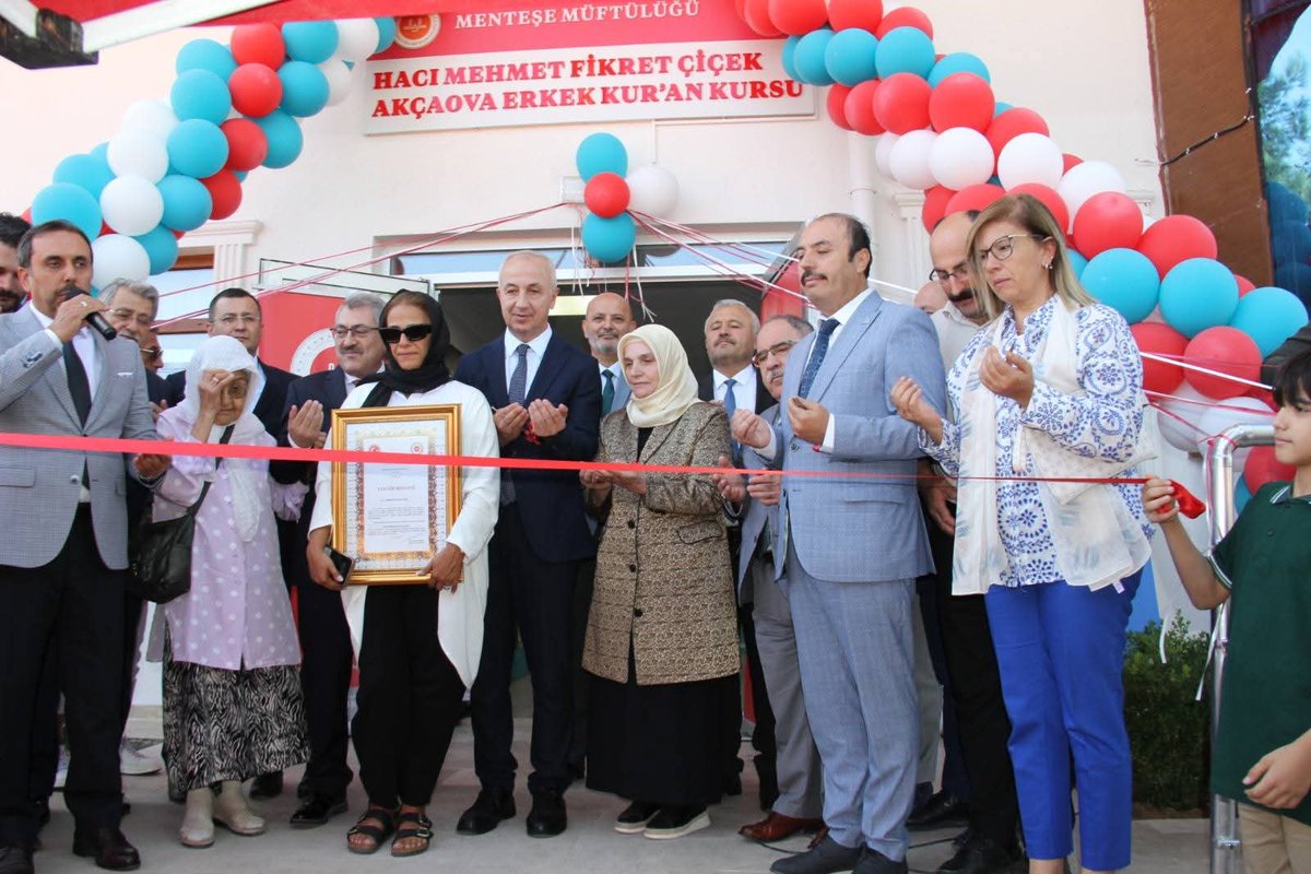 Geçen yıl Nisan ayında Eğitim Öğretime başlayan "Menteşe H. Mehmet Fikret Çiçek Akçaova Erkek Kur’an Kursu" Eğitim Hizmetleri Genel Müdürü Sedide Akbulut'un katılımlarıyla resmi açılışını gerçekleştirdik. Geçmişten günümüze emeği geçen herkese teşekkür eder, şükranlarımı sunarım.