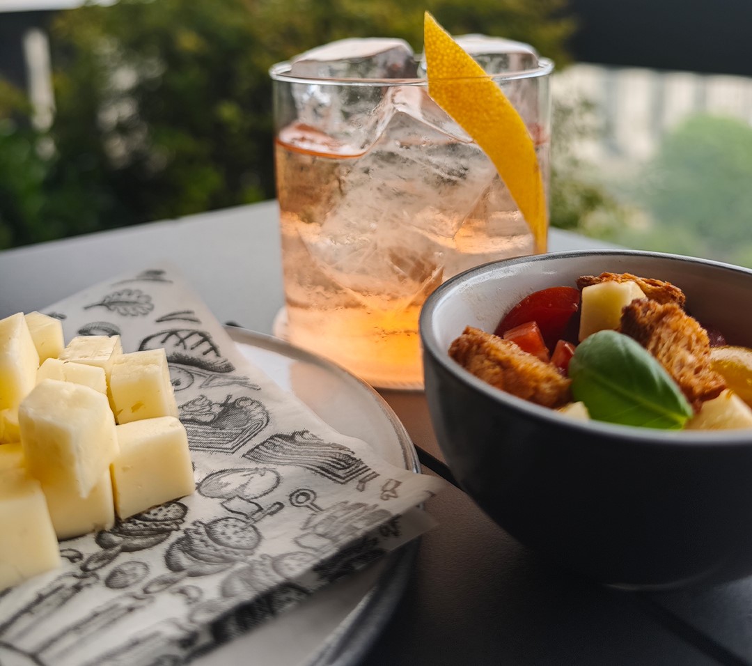 artumagazine.it/2025/09/10/mil…
Dal 25 al 27 settembre, dieci cocktail bar milanesi trasformano il #ProvoloneValpadanaDOP in protagonista di un percorso sensoriale unico, dove l’arte della miscelazione incontra la tradizione casearia più autentica.