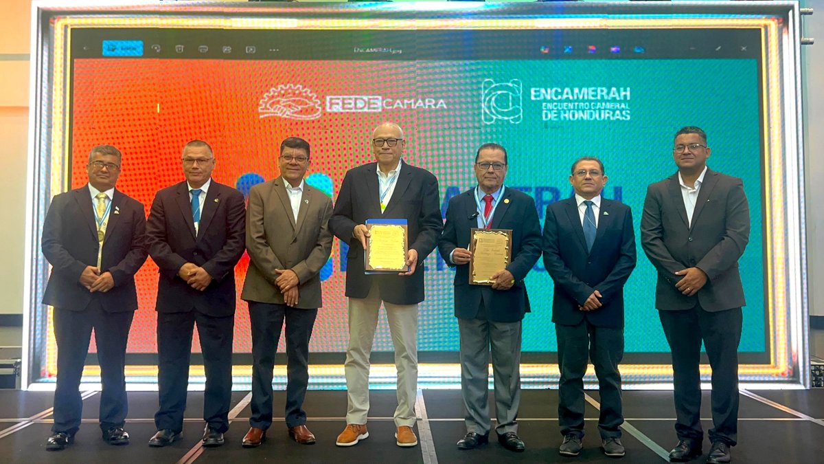 La presidenta de #COHEP, Ing. Anabel Gallardo, participó en el II ENCAMERAH 2025 – Encuentro Cameral de Honduras, bajo el lema “Innovación y Sostenibilidad: La Clave del Éxito Cameral”. 🌎

Este espacio reunió a representantes de 55 Cámaras de Comercio, líderes empresariales y