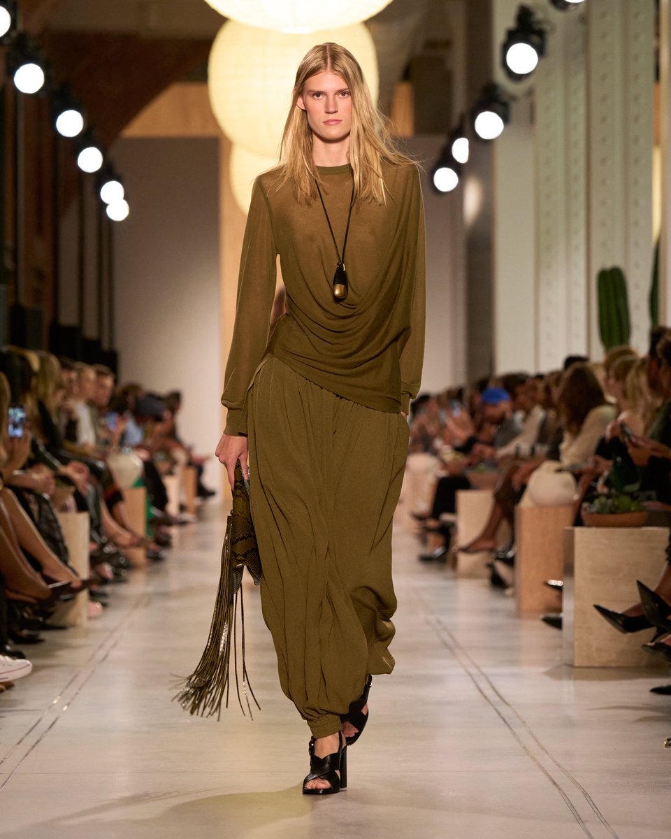 MichaelKors's tweet image. Movement, transparency, texture. Introducing the Spring/Summer 2026 Michael Kors Collection.

#MichaelKorsCollection
#NYFW