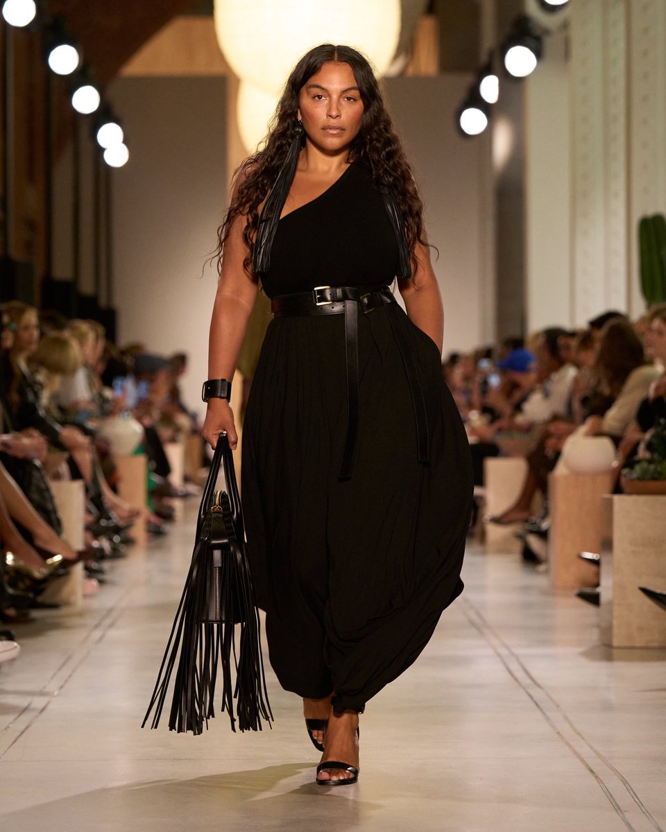 MichaelKors's tweet image. Movement, transparency, texture. Introducing the Spring/Summer 2026 Michael Kors Collection.

#MichaelKorsCollection
#NYFW