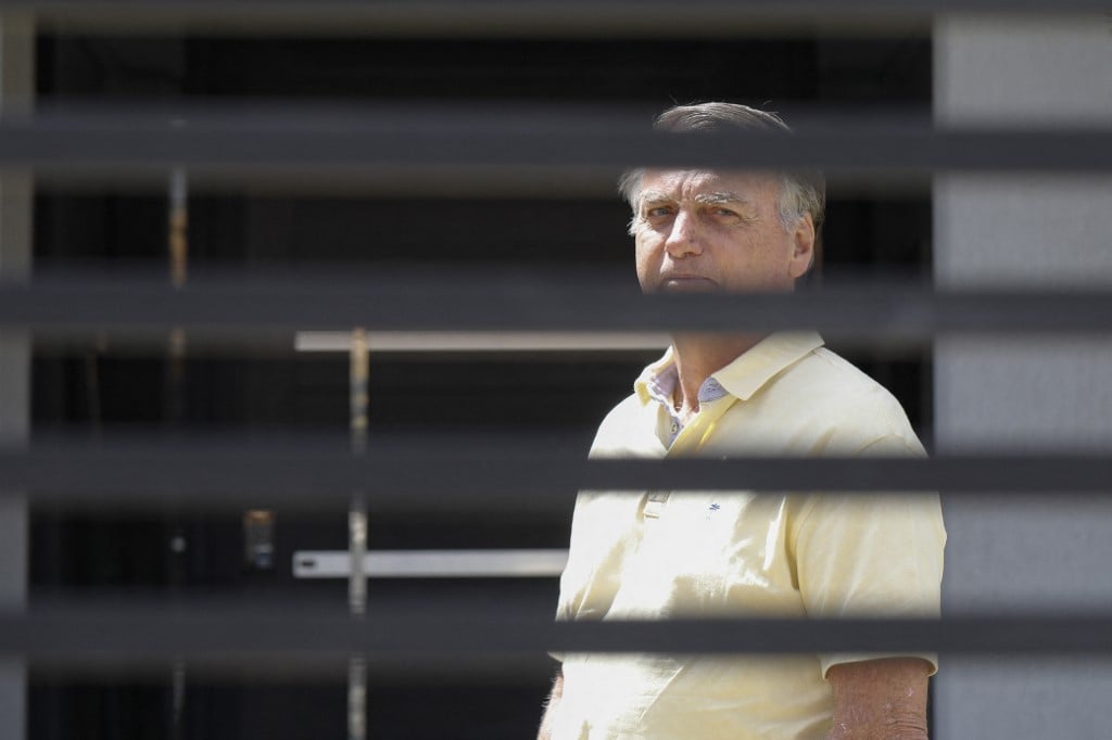 Não é possível que notícias boas venham sempre do Brasil! BOLSONARO PRESO! Parabéns da Argentina, irmãos brasileiros.  😁🇧🇷🇦🇷
#BolsonaroNaCadeia