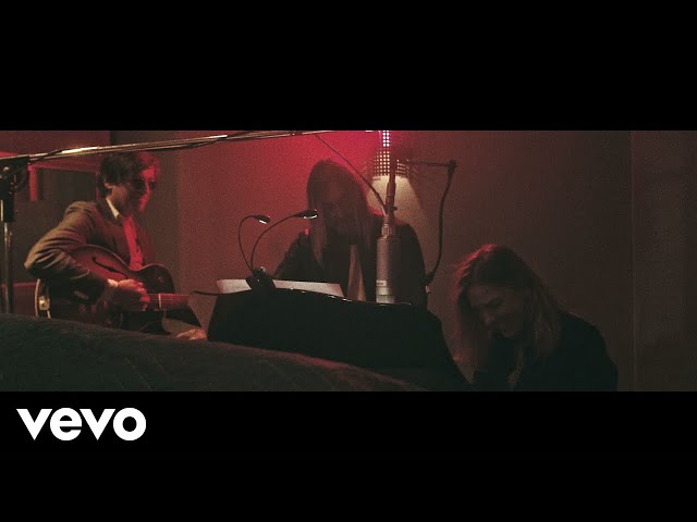 Lallum35's tweet image. C&apos;est si bon #DianaKrall #IggyPop #ThomasDutronc 

&quot;C’est si bon, so I say to you 
Like the French people do 
Because it’s oh so good&quot;

youtube.com/watch?v=EIxz5N…