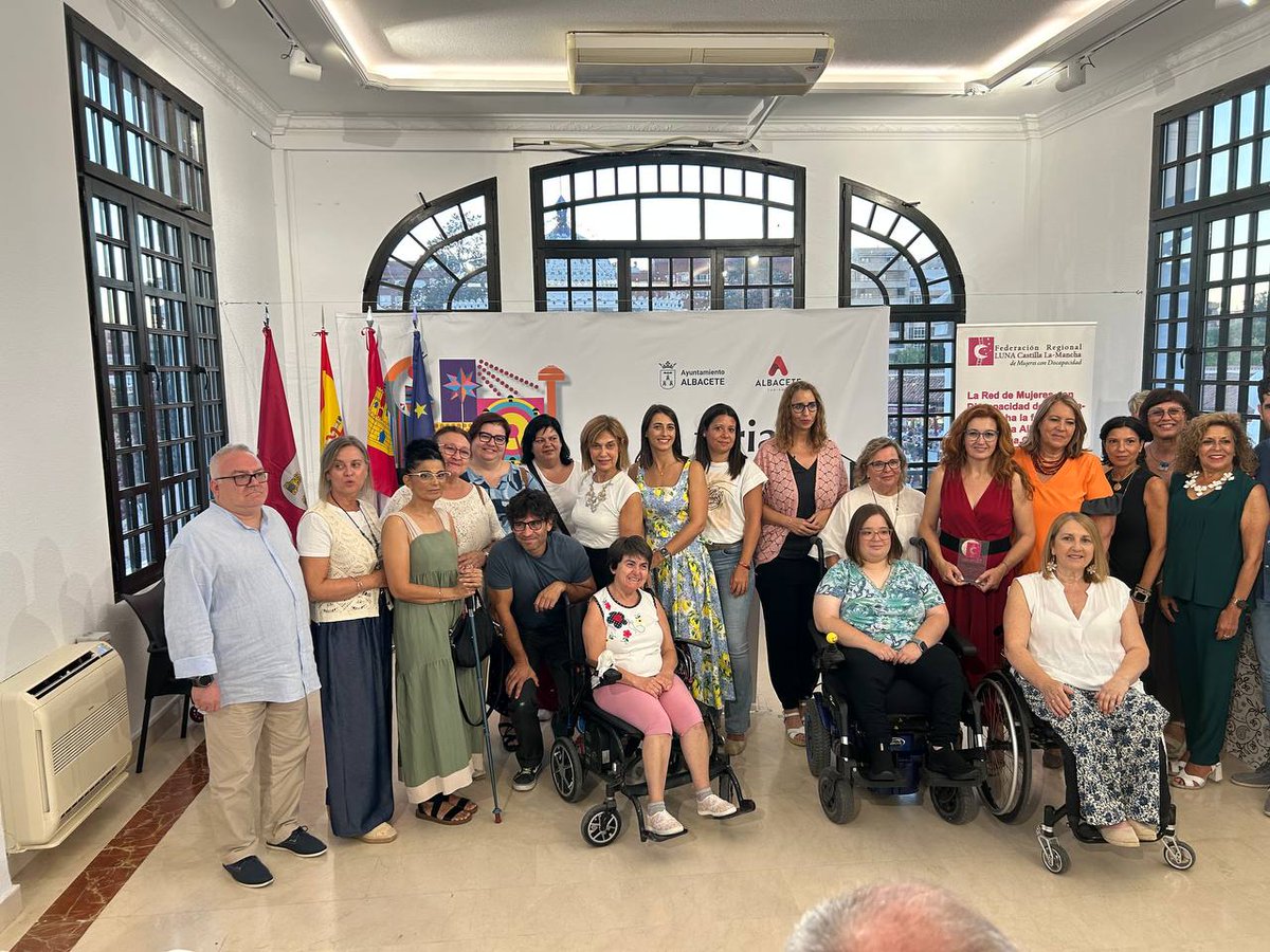 ✨ Comprometidos con la igualdad real ✨
Esta tarde, nuestra compañera Nieves Navarro ha acompañado a la asociación Luna en la entrega de reconocimientos por su labor en defensa de los derechos de mujeres y niñas con discapacidad.

👏 Gracias, por tanto
#FeriaAlbacete2025