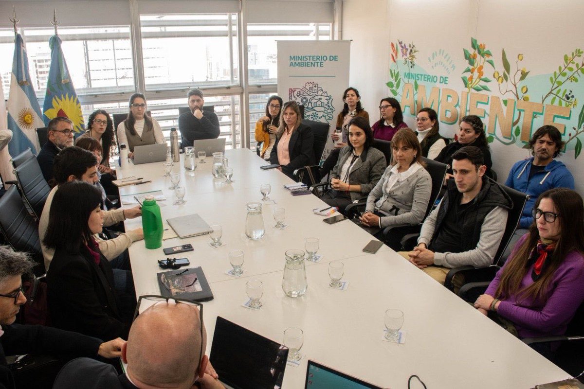 ♻️🤝Estrategia de Economía Circular para la Provincia de Buenos Aires

Hoy recibimos en <a href="/ambientepba/">Ambiente Provincia</a> a una comitiva de la <a href="/cepal_onu/">CEPAL</a> y a todo el Comité Técnico integrado por los ministerios de producción, agrario y hacienda para trabajar en una estrategia con incidencia real en