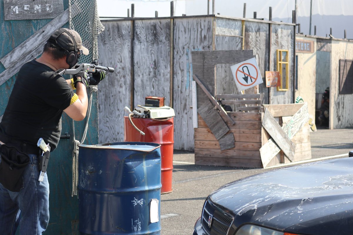 #ショットガンはいいぞ
⭐マルゼン製品 #CA870 折り畳みストック付き エアーコッキング 単発式ショットガン🔫
よーコムでお馴染み『ヒューイよし』さんオリジナルカスタム『#ヨーとぶ🔫』
ホンマによー飛んでめっちゃ標的に当たり🎯まっせ～❗😁☝️🎵
(５０mを当てた時、めっちゃ嬉しい✌️✨)

#よーコム