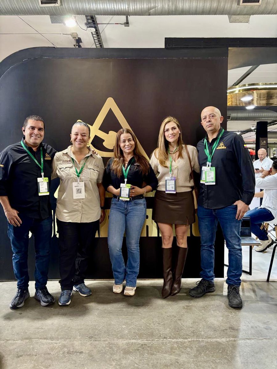 Aexgan's tweet photo. En #AgroexpoFuturo seguimos fortaleciendo lazos para una ganadería más sólida y conectada. Creemos en el trabajo conjunto de todos los actores del sector. Gracias a quienes creen en el potencial de la exportación de ganado en pie. ¡Seguimos impulsando al campo colombiano! https://t.co/lNFWc0PHYL