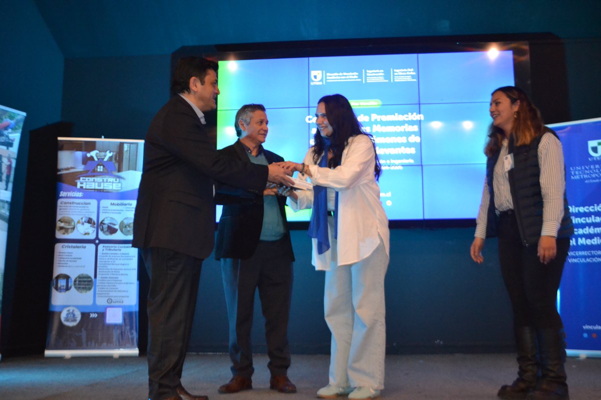 🎓 Talento joven que impulsa el futuro de la #construcción.
ICHA reconoció a Catalina Gajardo y Romina Saldías (UTEM) con la Memoria Destacada 2024 - 2025.
🗣️ J.C. Gutiérrez: “El acero está presente en todas las obras”.
👉 icha.cl/icha-premia-me…
 #Innovación #Educación #UTEM