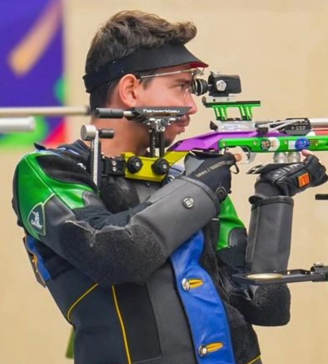 Danilo Dennis Sollazzo 🇮🇹 sets a New World Record (255.0) and wins Gold in Men’s 10m Air Rifle at the ISSF World Cup in Ningbo, China! #ISSF